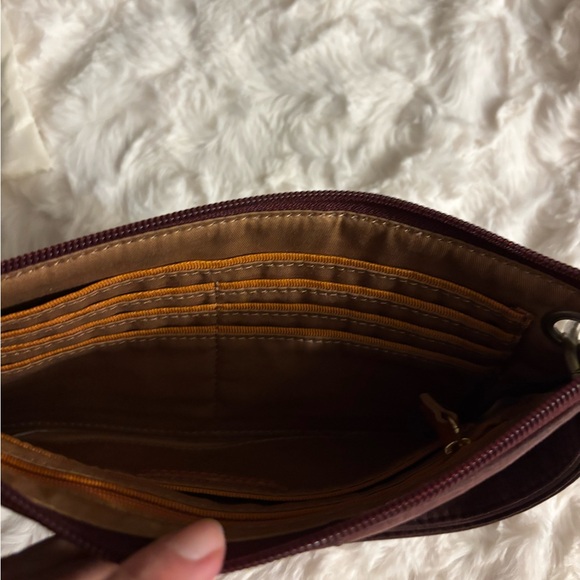 Hobo Burgundy Wine Vida Soft Leather Wristlet & Dust Bag - Picture 8 of 9